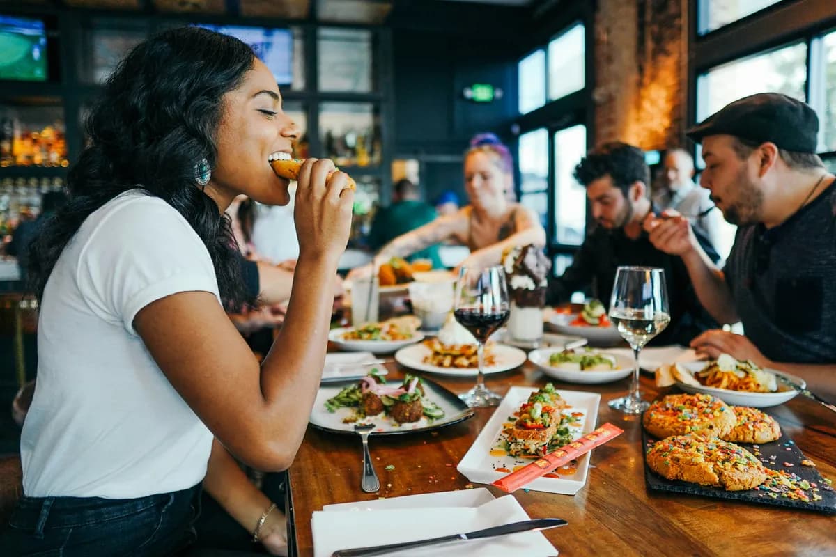 5 Tips for Dining Out with Diabetes: Social Pressure & Food Choices